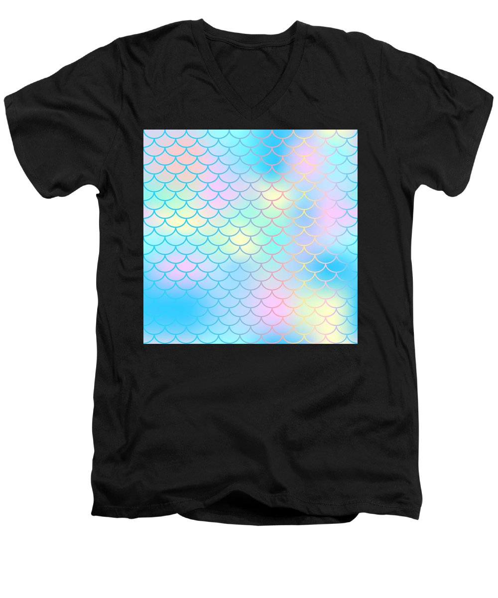 Magiczny ogon syreny w tle. Kolorowy, bezszwowy wzór z siatką na łuski. Niebiesko-różowa powierzchnia skóry syreny. - Męski T-shirt z dekoltem w serek