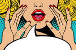 Seksowna, zaskoczona blondynka w stylu pop-art z otwartymi ustami i unoszącymi się rękami, krzycząca „zapowiedź”. Tło wektorowe w stylu komiksowym retro pop-art. Zaproszenie na imprezę. - Wydruk artystyczny