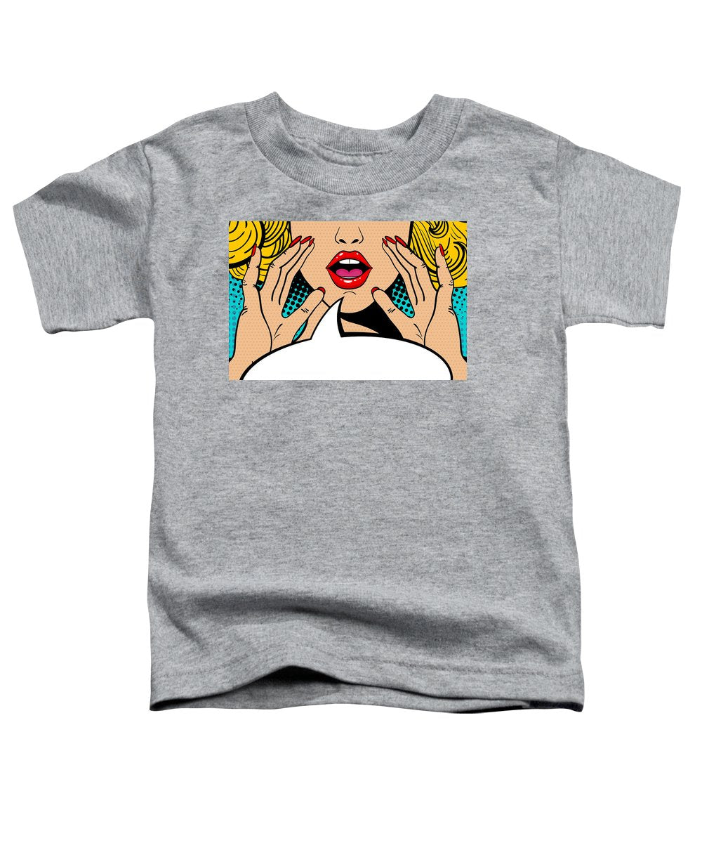 Seksowna, zaskoczona blondynka w stylu pop-art z otwartymi ustami i unoszącymi się rękami, krzycząca „zapowiedź”. Tło wektorowe w stylu komiksowym retro pop-art. Zaproszenie na imprezę. - Koszulka dla malucha.