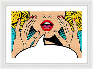Seksowna, zaskoczona blondynka w stylu pop-art z otwartymi ustami i unoszącymi się rękami, krzycząca „zapowiedź”. Tło wektorowe w stylu komiksowym retro pop-art. Zaproszenie na imprezę. - Oprawiony wydruk.