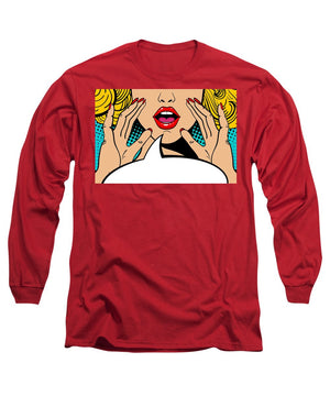 Seksowna, zaskoczona blondynka w stylu pop-art z otwartymi ustami i unoszącymi się rękami, krzycząca „zapowiedź”. Tło wektorowe w stylu komiksowym retro pop-art. Zaproszenie na imprezę. - Koszulka z długim rękawem.