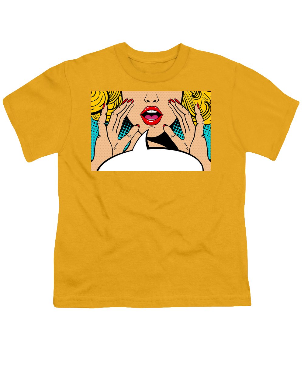 Seksowna, zaskoczona blondynka w stylu pop-art z otwartymi ustami i unoszącymi się rękami, krzycząca „zapowiedź”. Tło wektorowe w stylu komiksowym retro pop-art. Zaproszenie na imprezę. - Koszulka młodzieżowa.