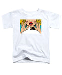 Seksowna, zaskoczona blondynka w stylu pop-art z otwartymi ustami i unoszącymi się rękami, krzycząca „zapowiedź”. Tło wektorowe w stylu komiksowym retro pop-art. Zaproszenie na imprezę. - Koszulka dla malucha.