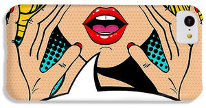 Seksowna, zaskoczona blondynka w stylu pop-art z otwartymi ustami i unoszącymi się rękami, krzycząca „zapowiedź”. Tło wektorowe w stylu komiksowym retro pop-art. Zaproszenie na imprezę. - Etui na telefon