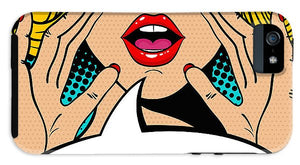Seksowna, zaskoczona blondynka w stylu pop-art z otwartymi ustami i unoszącymi się rękami, krzycząca „zapowiedź”. Tło wektorowe w stylu komiksowym retro pop-art. Zaproszenie na imprezę. - Etui na telefon