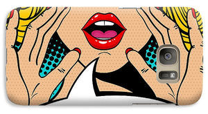 Seksowna, zaskoczona blondynka w stylu pop-art z otwartymi ustami i unoszącymi się rękami, krzycząca „zapowiedź”. Tło wektorowe w stylu komiksowym retro pop-art. Zaproszenie na imprezę. - Etui na telefon