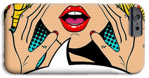 Seksowna, zaskoczona blondynka w stylu pop-art z otwartymi ustami i unoszącymi się rękami, krzycząca „zapowiedź”. Tło wektorowe w stylu komiksowym retro pop-art. Zaproszenie na imprezę. - Etui na telefon