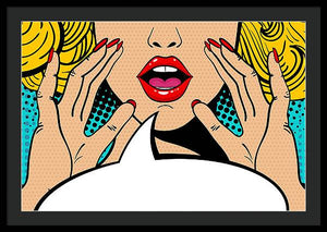Seksowna, zaskoczona blondynka w stylu pop-art z otwartymi ustami i unoszącymi się rękami, krzycząca „zapowiedź”. Tło wektorowe w stylu komiksowym retro pop-art. Zaproszenie na imprezę. - Oprawiony wydruk.