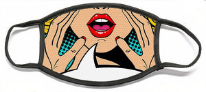 Seksowna, zaskoczona blondynka w stylu pop-art z otwartymi ustami i unoszącymi się rękami, krzycząca „zapowiedź”. Tło wektorowe w stylu komiksowym retro pop-art. Zaproszenie na imprezę. - Maska na twarz