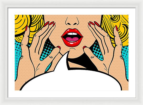Seksowna, zaskoczona blondynka w stylu pop-art z otwartymi ustami i unoszącymi się rękami, krzycząca „zapowiedź”. Tło wektorowe w stylu komiksowym retro pop-art. Zaproszenie na imprezę. - Oprawiony wydruk.