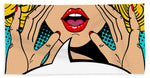 Seksowna, zaskoczona blondynka w stylu pop-art z otwartymi ustami i unoszącymi się rękami, krzycząca „zapowiedź”. Tło wektorowe w stylu komiksowym retro pop-art. Zaproszenie na imprezę. - Ręcznik kąpielowy