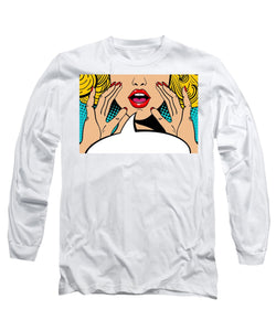 Seksowna, zaskoczona blondynka w stylu pop-art z otwartymi ustami i unoszącymi się rękami, krzycząca „zapowiedź”. Tło wektorowe w stylu komiksowym retro pop-art. Zaproszenie na imprezę. - Koszulka z długim rękawem.